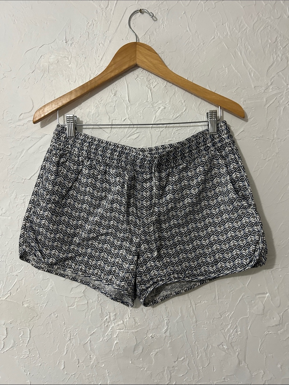 GAP Black & White Diamond-Print Elastic Waist Athletic Shorts